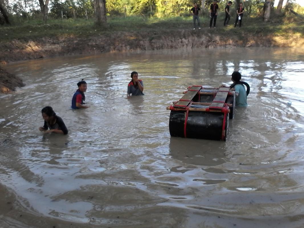 (continue) Rover scouts of college of agriculture and technology Udon Thani province Thailand . December 19-21 ,2014. We have a college scout camp. "Send me to the target side"(ส่งน้องข้ามฟาก).