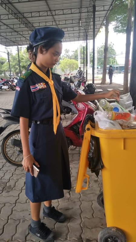 อาสาเก็บขยะที่วิทยาลัยอาชีวศึกษาเทคโนโลยีเอเชีย