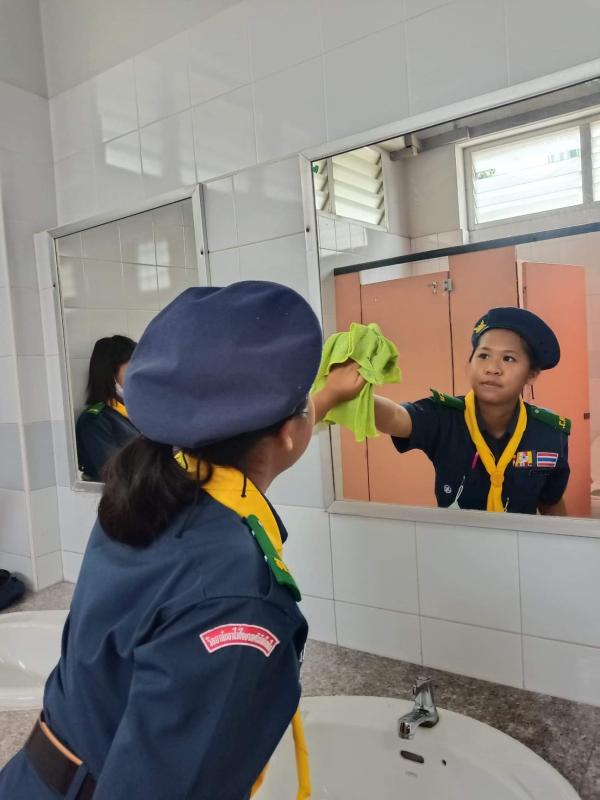 ทำความสะอาดกระจกในห้องน้ำ