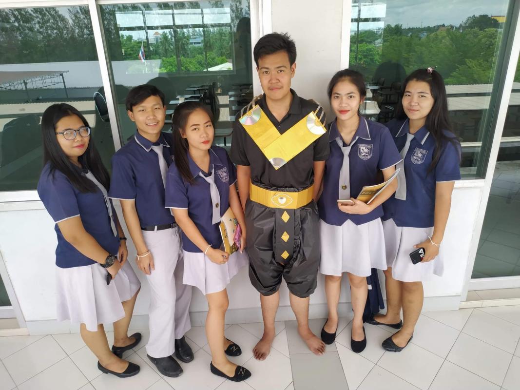 ทีมงานทำชุดรีไซเคิลวันสุนทรภู่