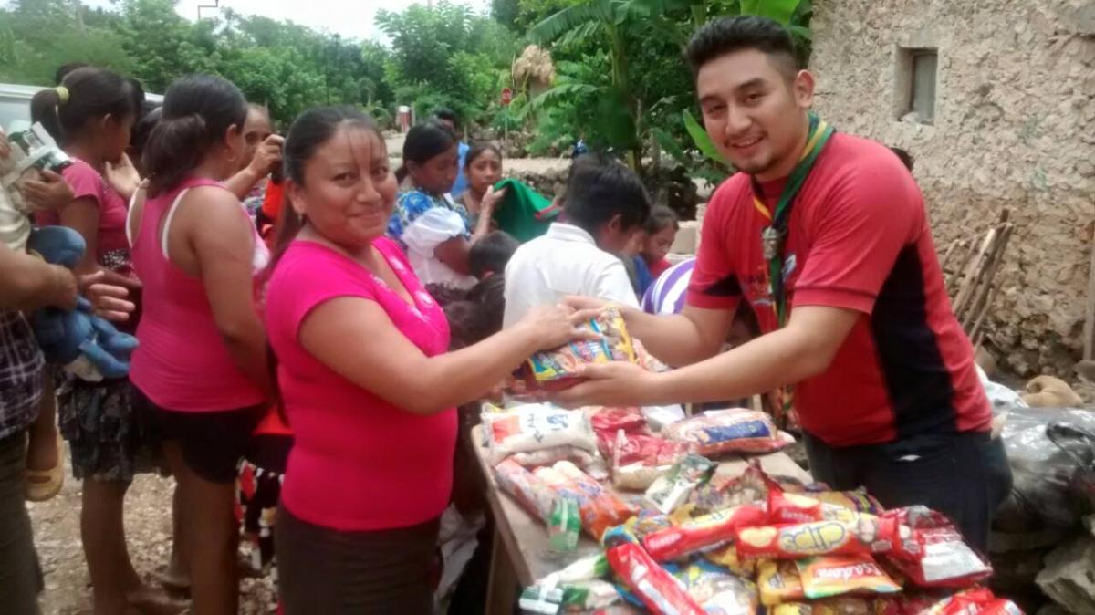 Ayudando a la comunidad de Ekpedz, Yucatan, Mexico