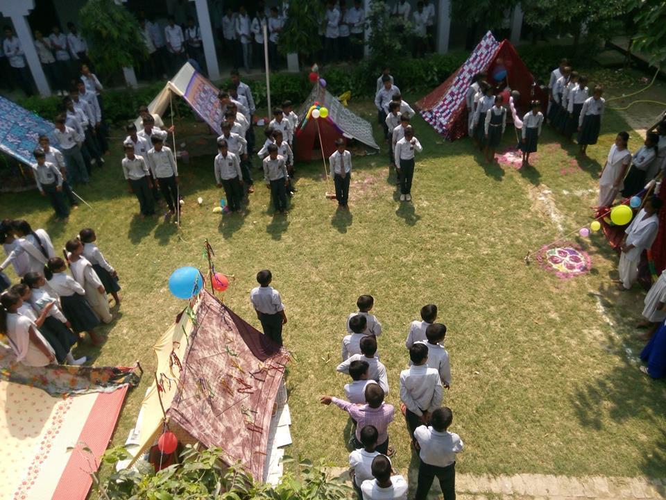 टेंट निर्माण प्रतियोगिता