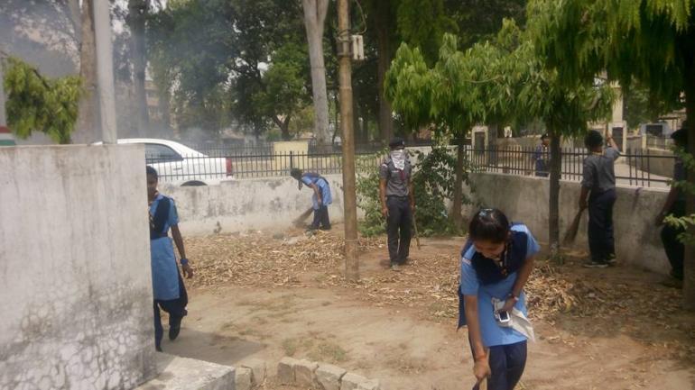 नगरपालिका पार्को की सफाई। इंडियन स्काउट/गाइड ग्रुप (स्वतंत्र) ने किया