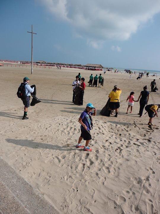 Limpiando la PLaya Miramar