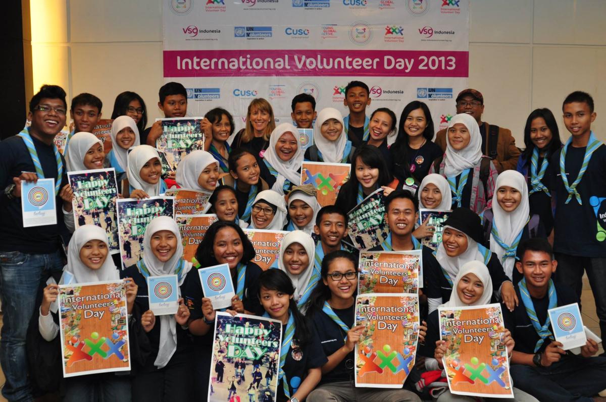 Story Teller Team and Poetry Parade for International Volunteer Day 2013 Indonesia 