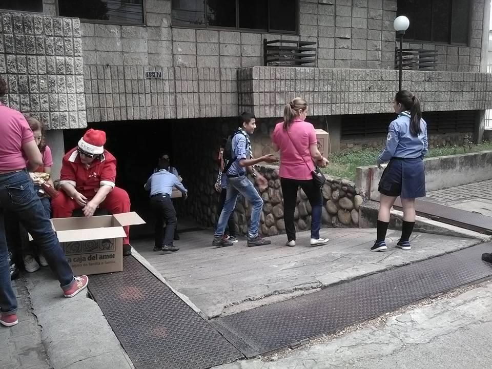 Cajas del amor 2016