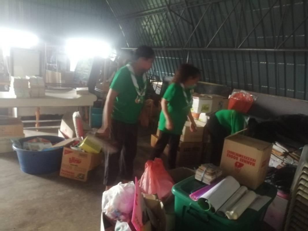 จิตอาสาเก็บของ