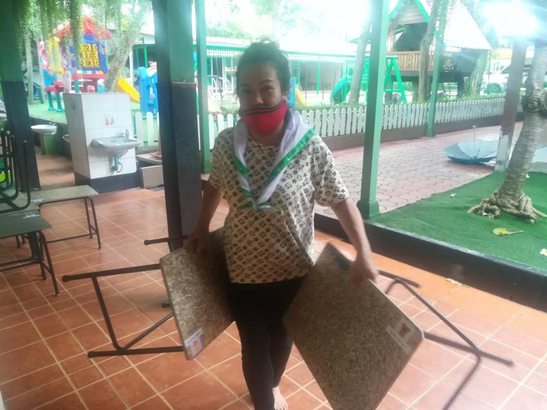 ยกโต๊ะเรียนอนุบาล