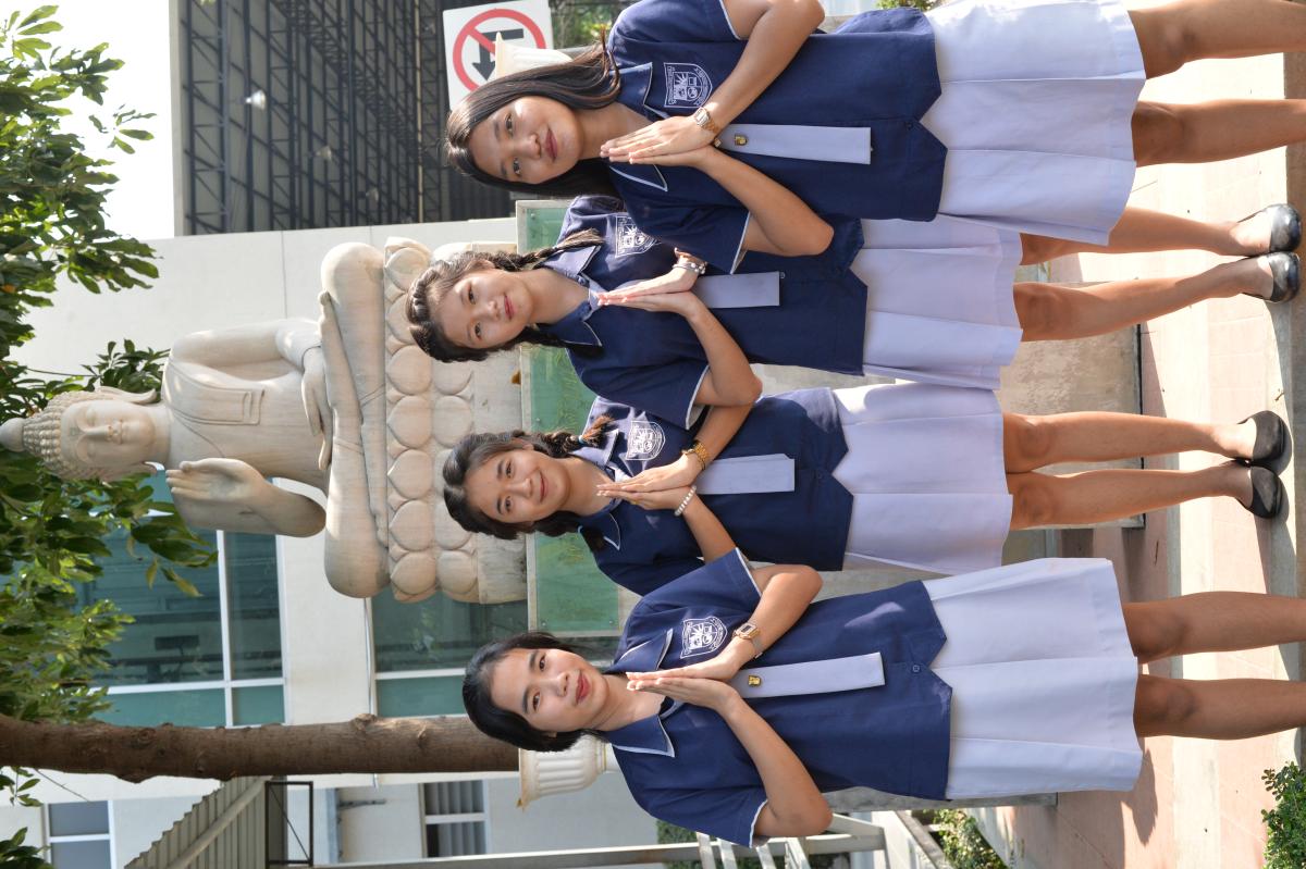 ไหว้พระก่อนเข้าวิทยาลัย