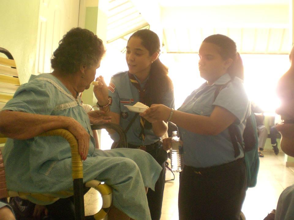 Grupo scout #88 en hogar de ancianos.