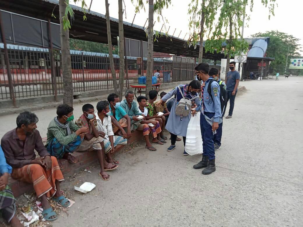 পথ শিশু এবং খেটে খাওয়া মানুষদের মাঝে ইফতার বিতরণ এবং ঈদ (ঈদুল উল ফিতর)উদযাপন