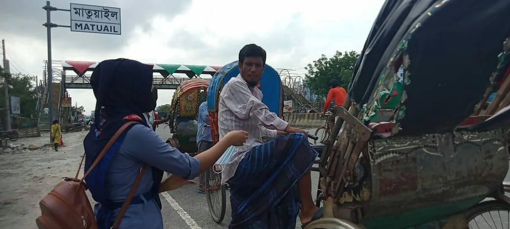 খেটে খাওয়া মানুষদের মাঝে মাস্ক বিতরন