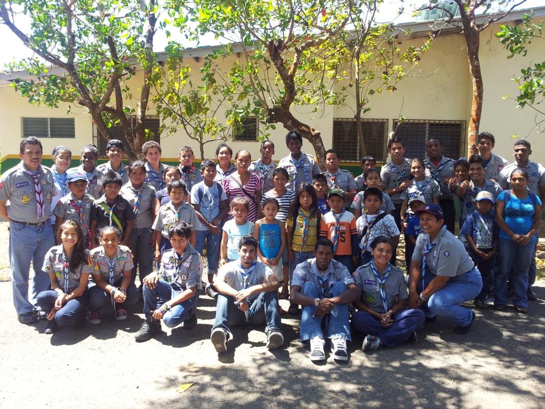 Entrega de útiles escolares, víveres y ropa en la Comarca Ngobe Bugle