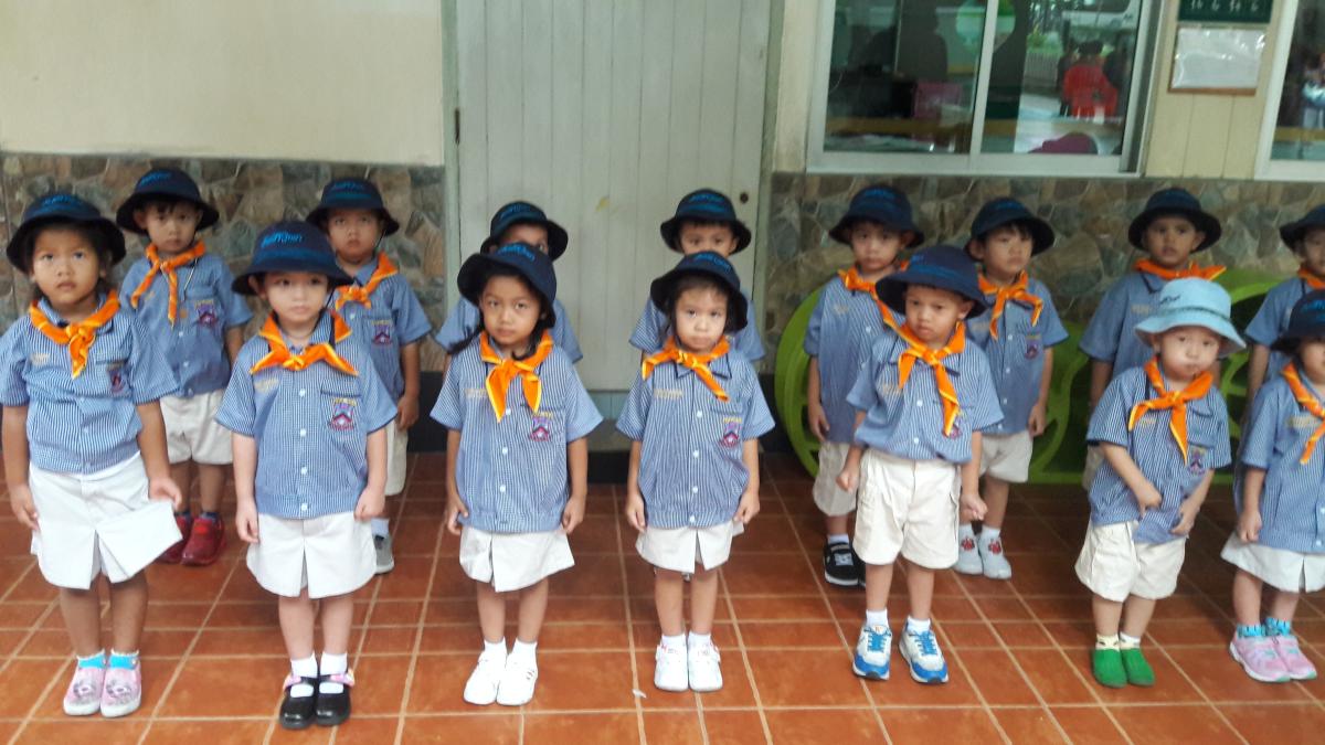 ตรวจความเรียบร้อยของลูกเสือ
