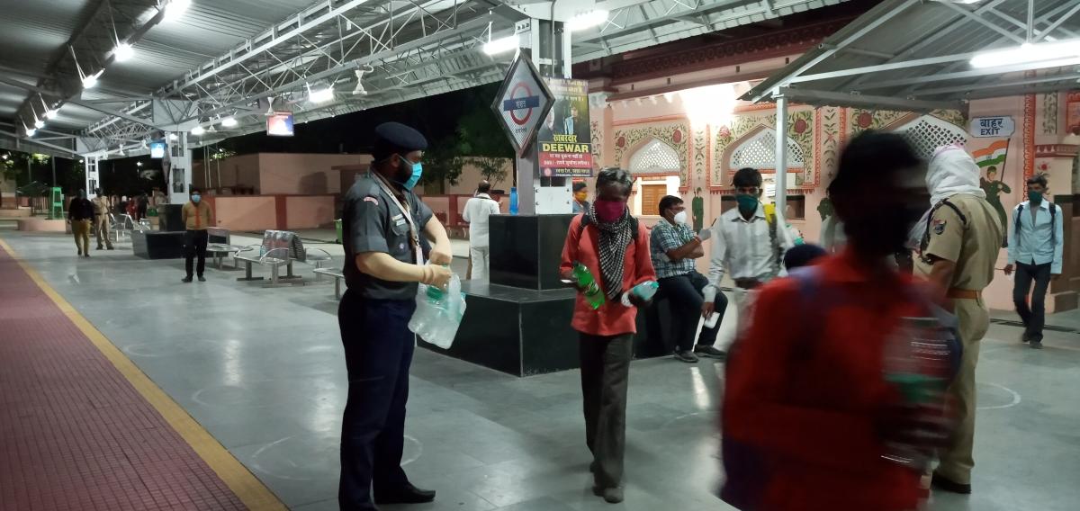 उतर प्रदेश स्पैशल प्रवाशी श्रमिक ट्रेन, रेलवे स्टेशन झुन्झुनूं पर सेवा 