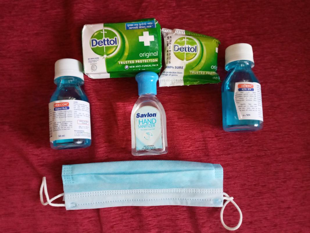 বাংলাদেশ স্কাউটস থেকে প্রাপ্ত স্বাস্থ্য সামগ্রী বিতরন। 