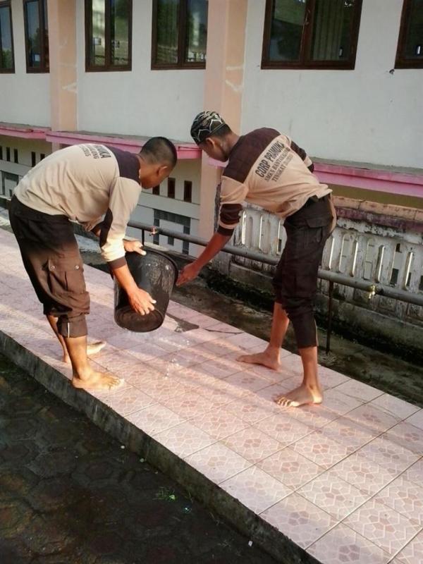 BERBAKTI KEPADA MASYARAKAT