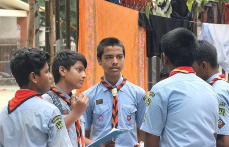 ডেঙ্গু নিরাময়ে জনসচেতনতা মুলক লিফলেট বিতরণ 