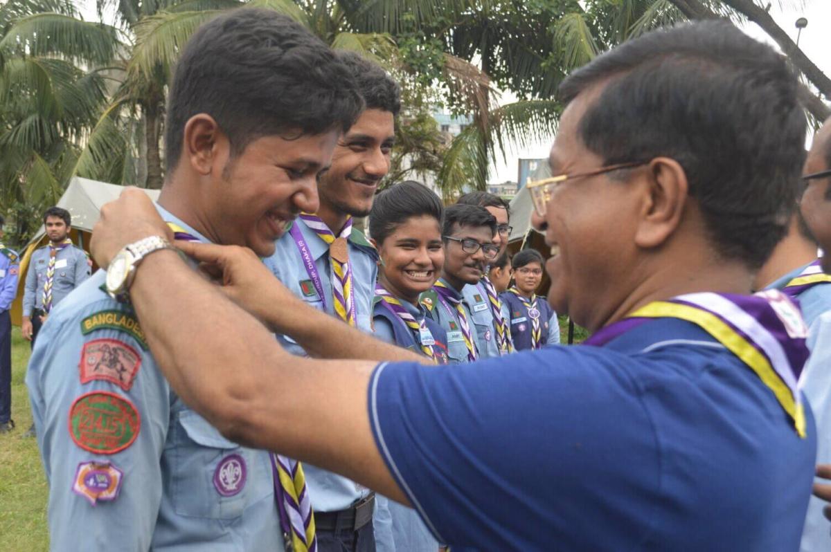 এপুলেট বিতরণ