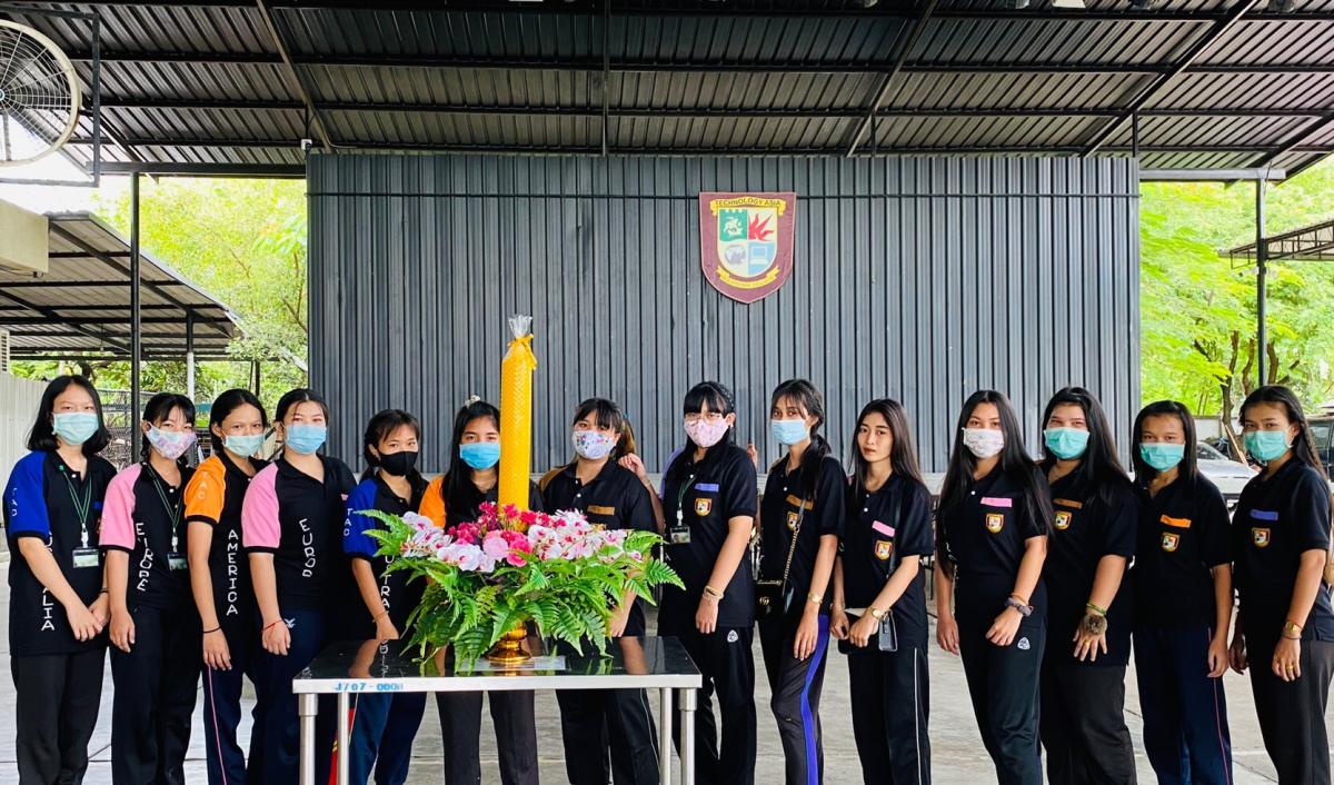 กิจกรรมตกแต่งต้นเทียน