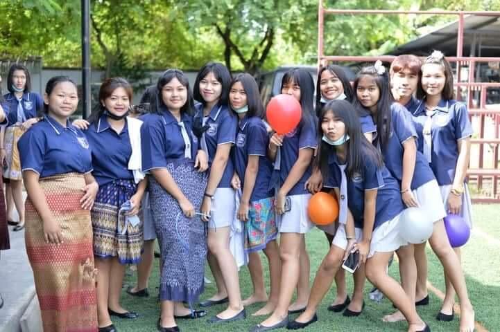 ช่วยทำฉากแสดงละคร