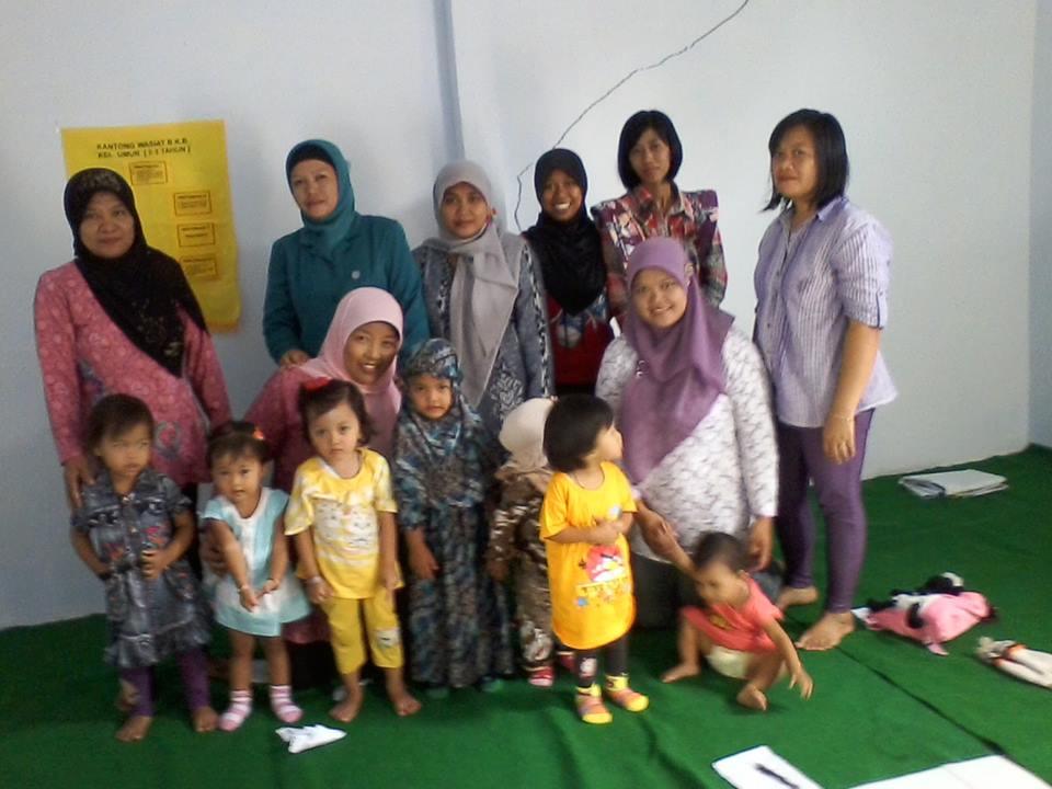 #PrabuhiArisanNdongeng: We lead a weekly Story Telling Program amongst mothers in Nganjuk Regency