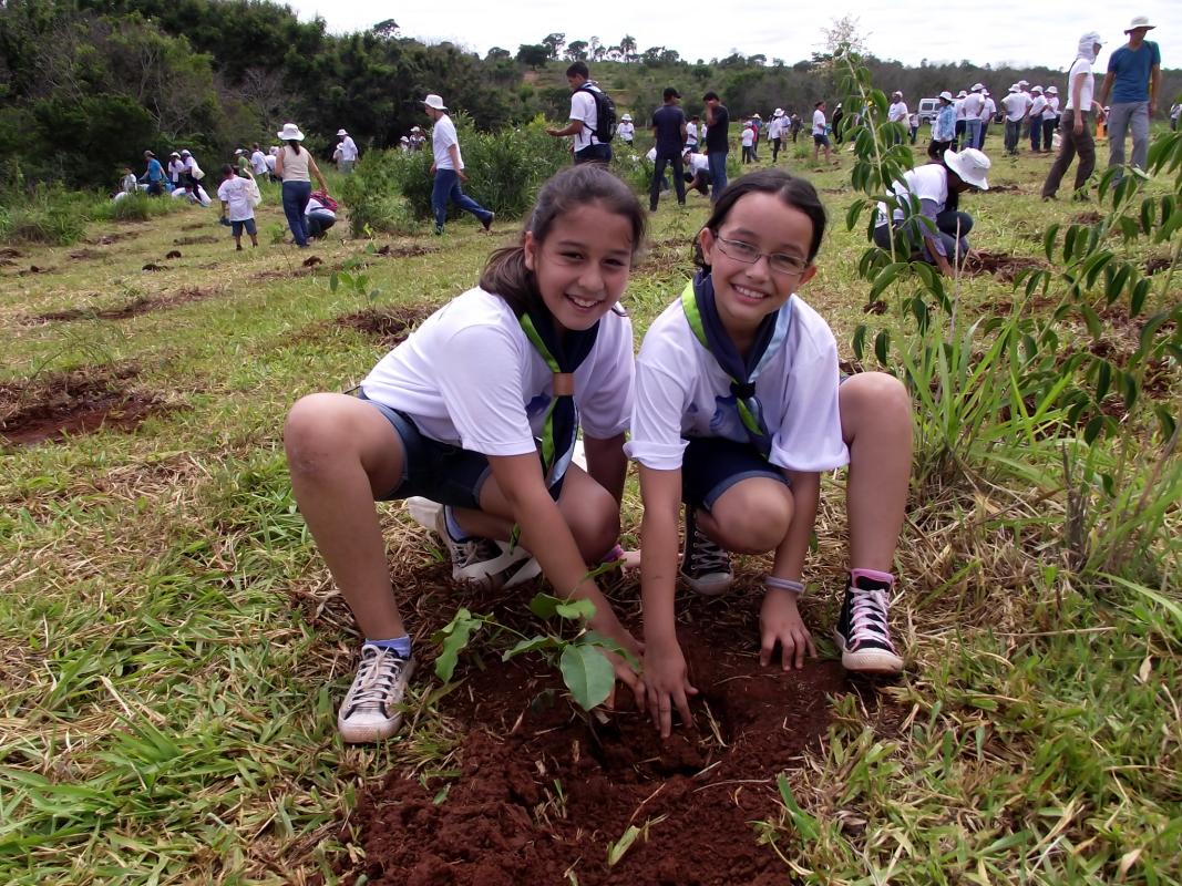 Projeto Água Brasil -Group Scout Mario Dilson volunteer in the restoration of the Basin Guariroba