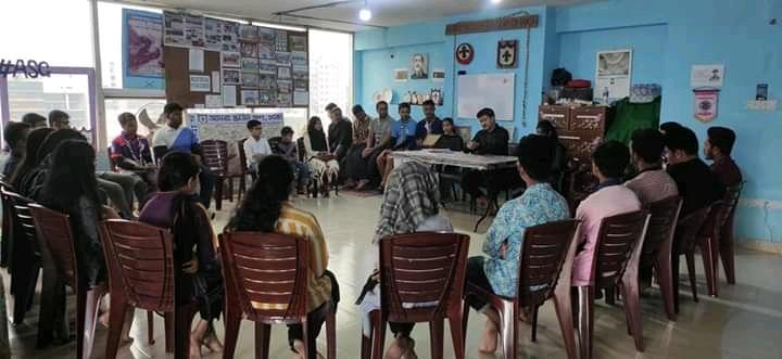 ক্রু মিটিং 