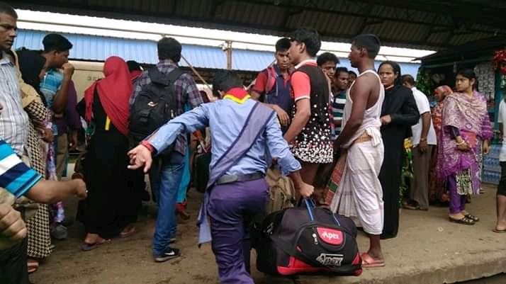 রেলওয়ে স্টেশনে যাত্রী সেবাদান 