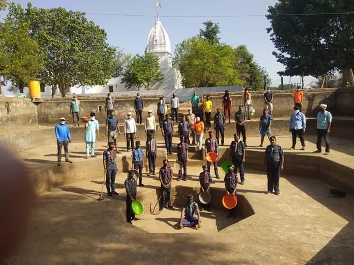 जल संरक्षण के प्राचीन सरोत का सफाई अभियान