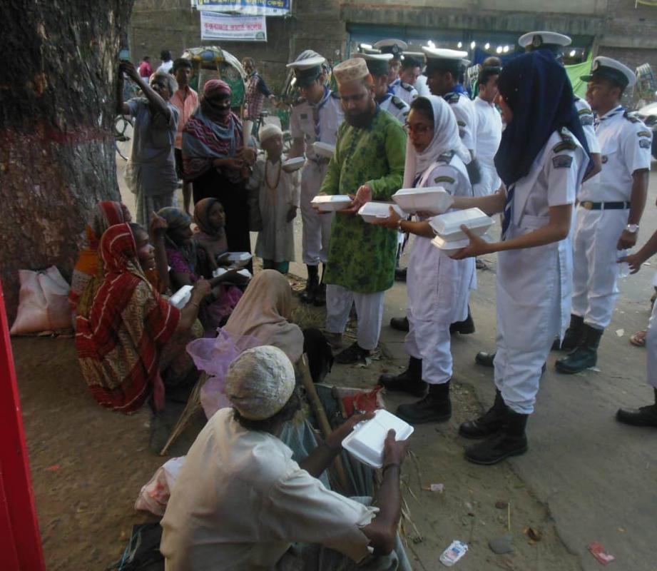 কক্সবাজার জেলা নৌ স্কাউটস এর  নৌ রোভাররা বিভিন্ন জায়গায় ছিন্নমূল ও সুবিধাবঞ্চিত  মানুষদের রমজান মাসে ইফতার বিতরণ করে থাকেন