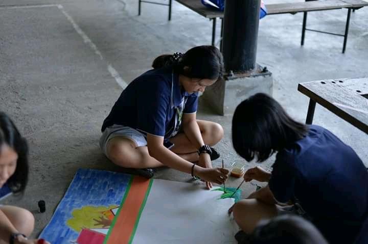 ระบายสีฉากในการเเสดงละคร