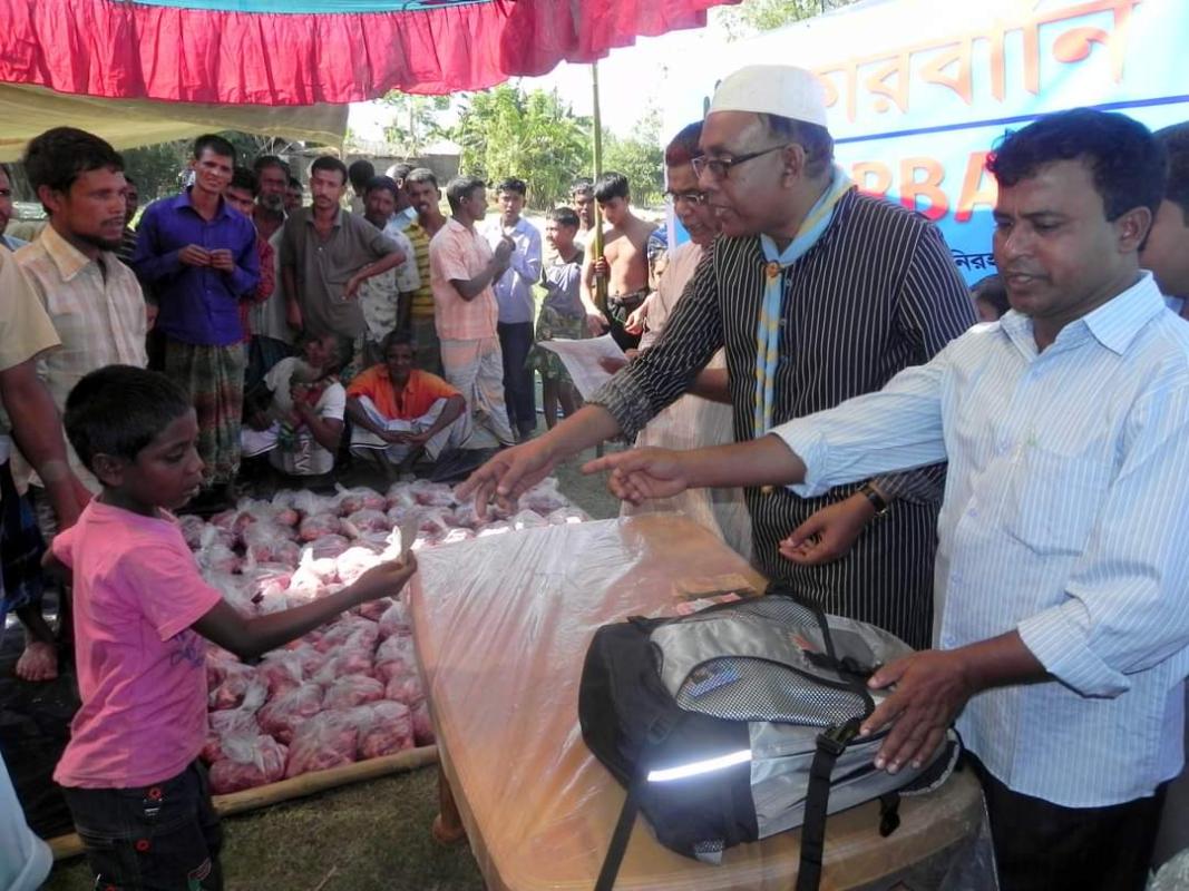 সুবিধাবঞ্চিত চরের মানুষের মধ্যে কুরবানির গোশত বিতরণ  