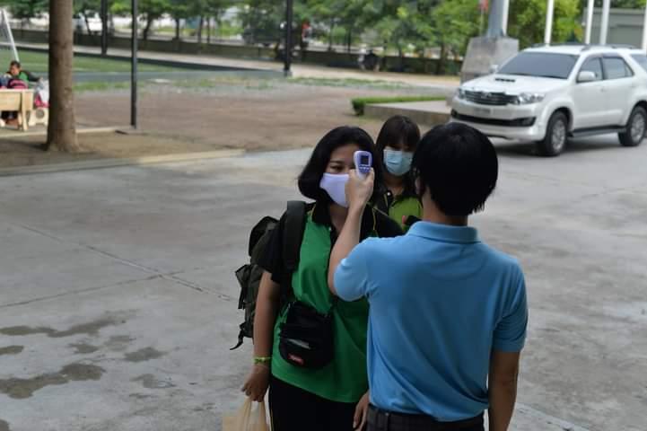 วัดอุณหภูมิก่อนเข้าค่ายนวัตกรรม