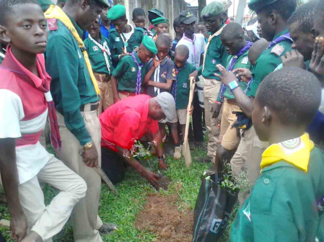 Venture Scouts plant Trees in Lagos
