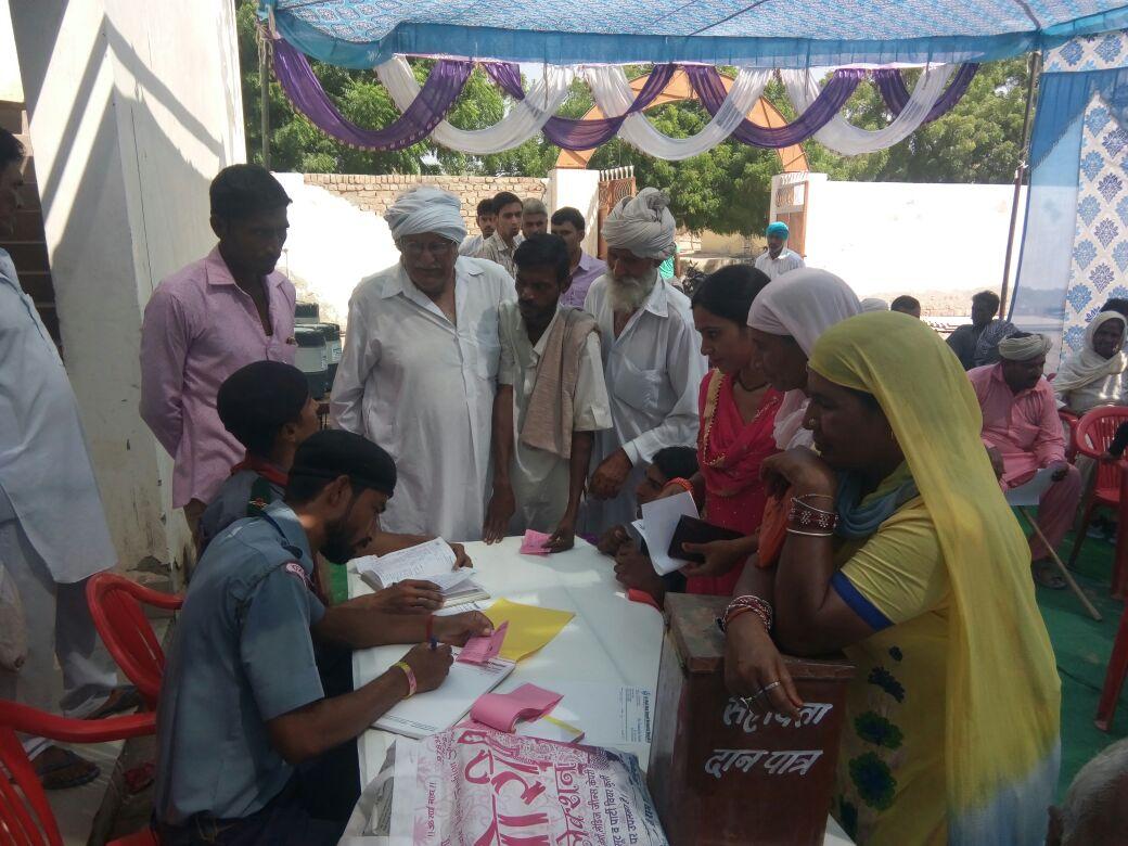 हड्डी रोग जांच व परामर्श शिविर में किया सेवाकार्य।