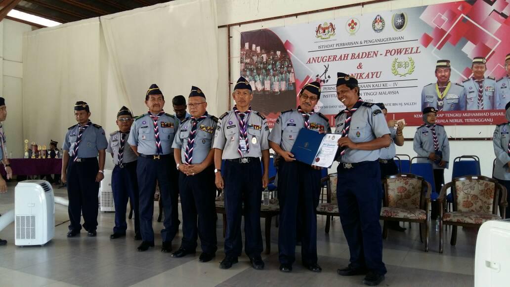 Anugerah Baden Powell dan pengalungan Manik Kayu