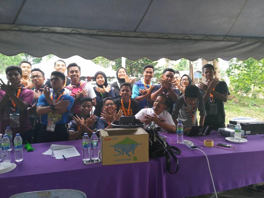 Bertugas untuk booth MoP 