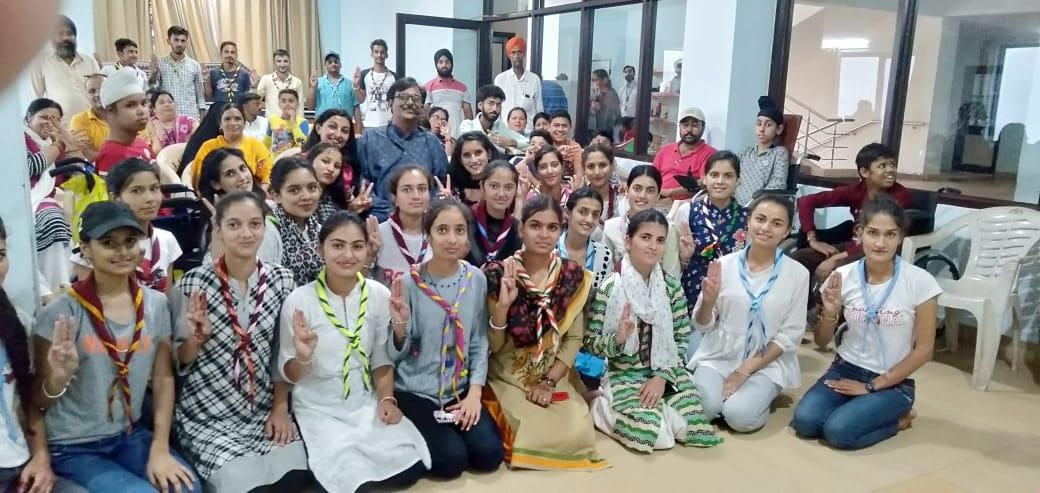 Helping little hand's