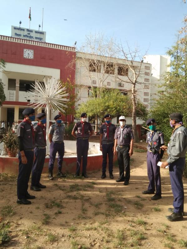 जिला कलेक्ट्री मे सेवा कार्य