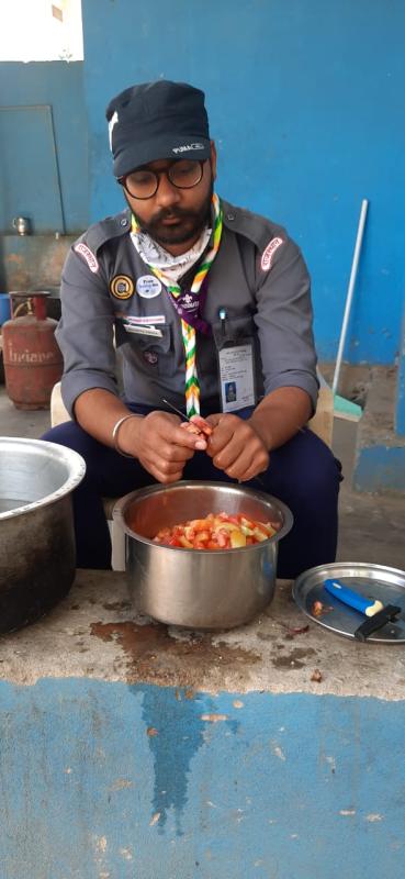 जरूरमंद लोगों के स्काउट रसोई 