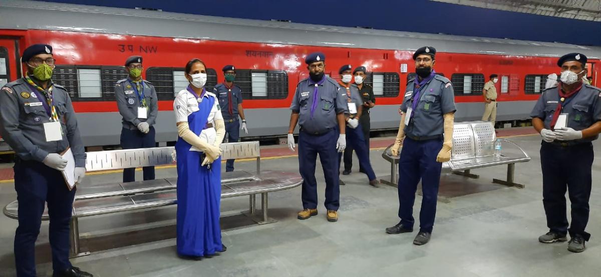 श्रमिको के लिए ट्रेन चली तो सबके चेहरे खिल उठे 