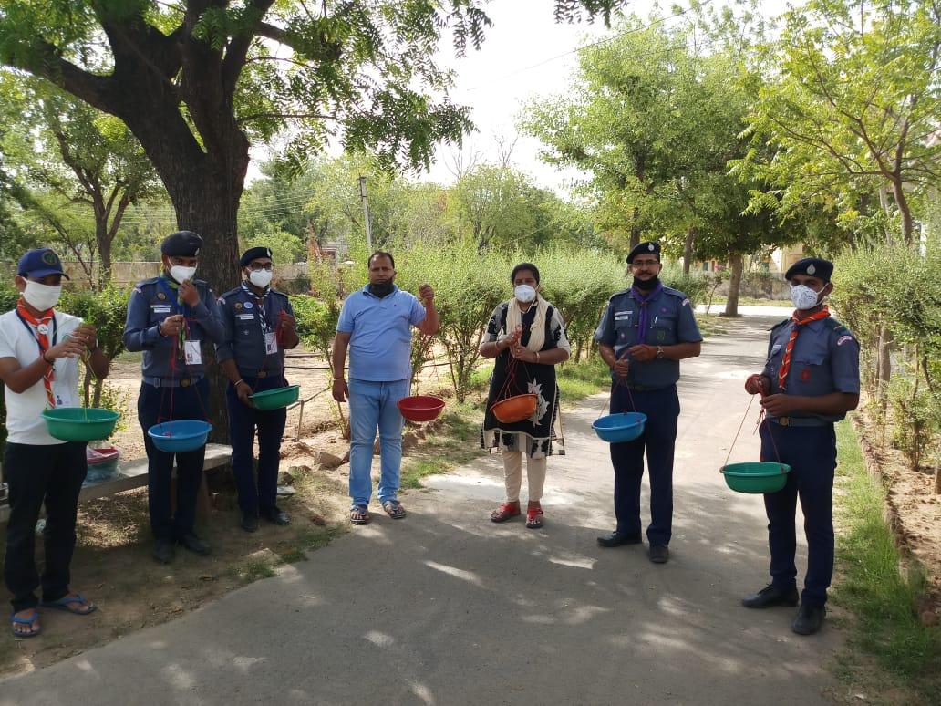 परिंडा अभियान के तहत लगाए गए परिंडे