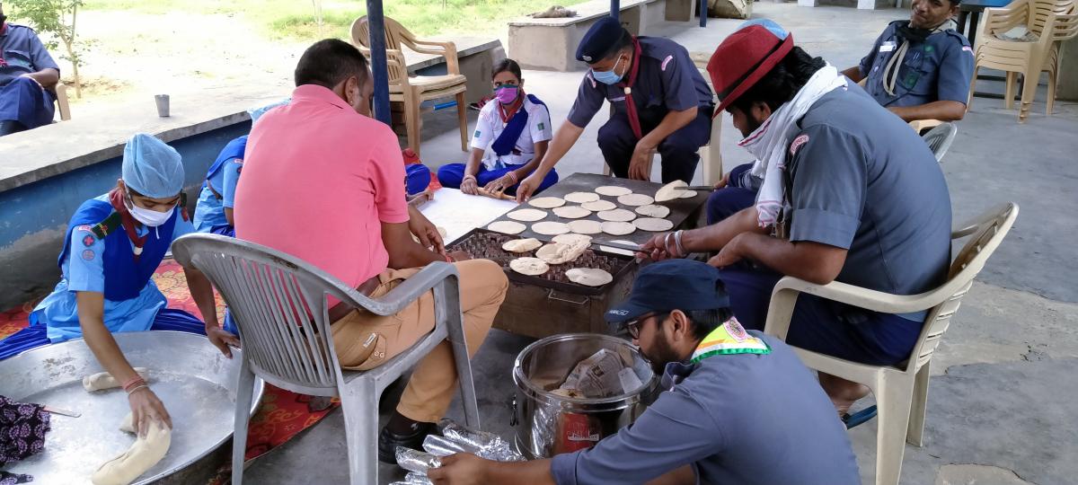जरूरतमंद लोगों के लिए स्काउट रसोई झुंझुंनू 