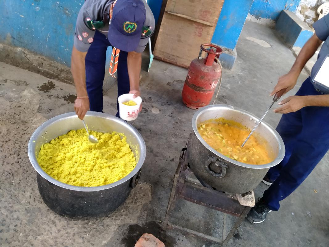 जरूरतमंद लोगो के लिए निरंतर गतिशील  स्काउट रसोई का संचालन !! 