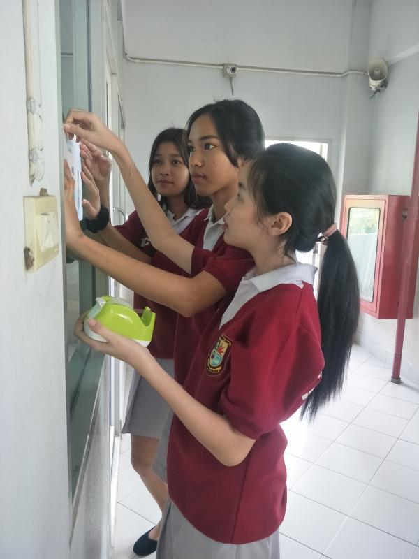 ช่วยอาจารย์ติดบอร์ด