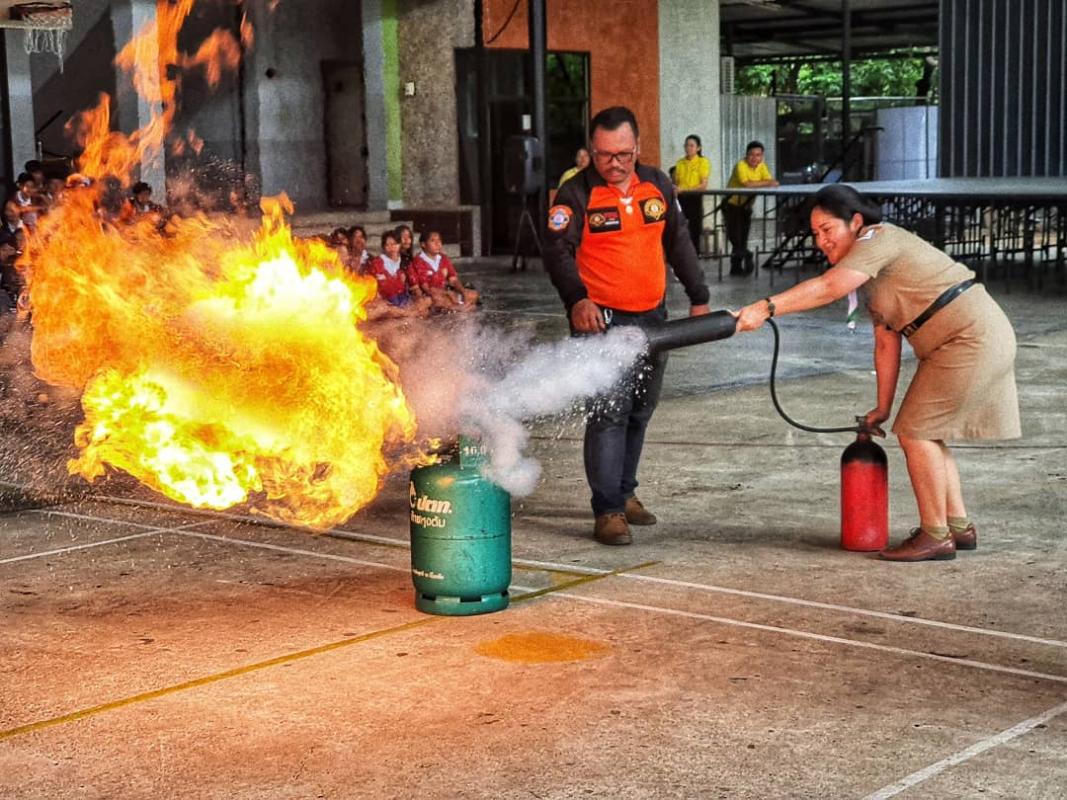Basic fire fighting and Evacuation fire drill training. World Scouting