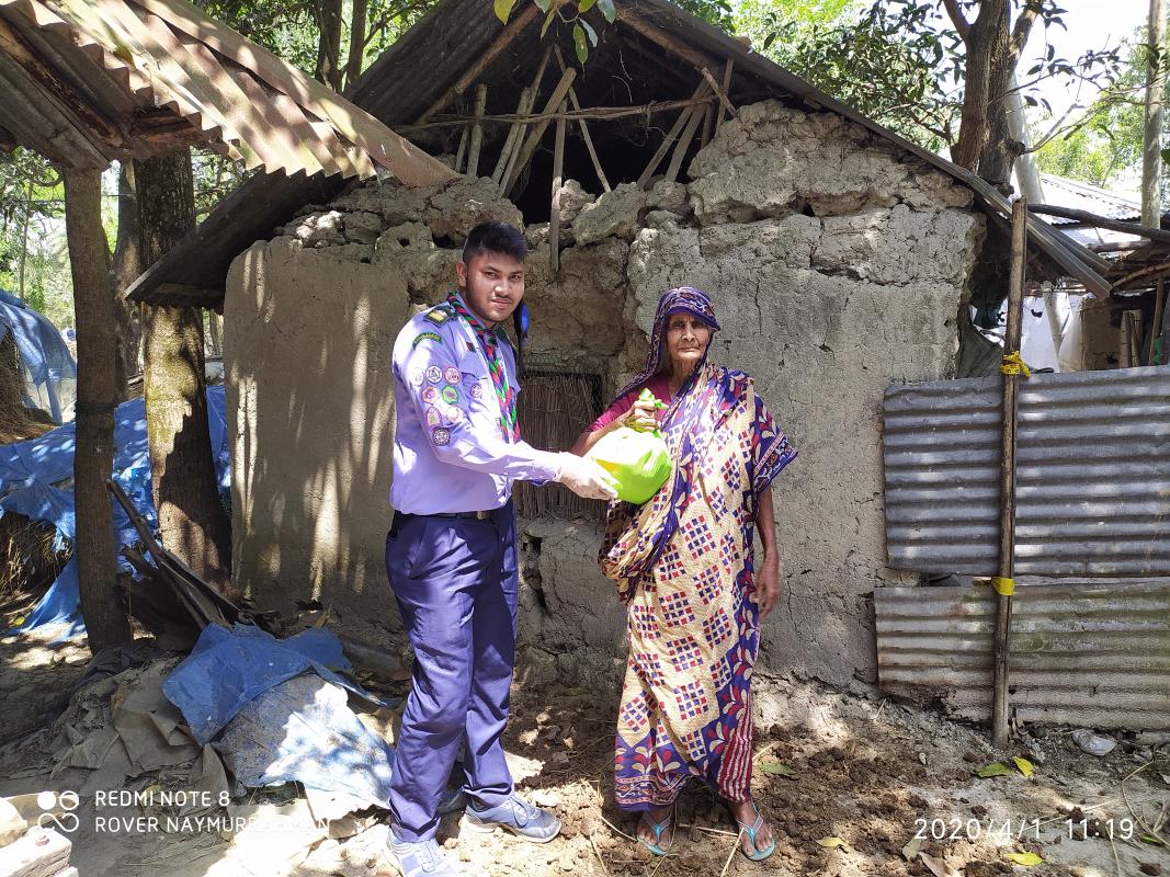 ত্রান বিতরণ কর্মসূচি 