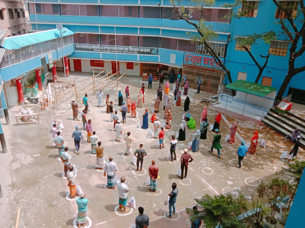 Food distribution during epidemics