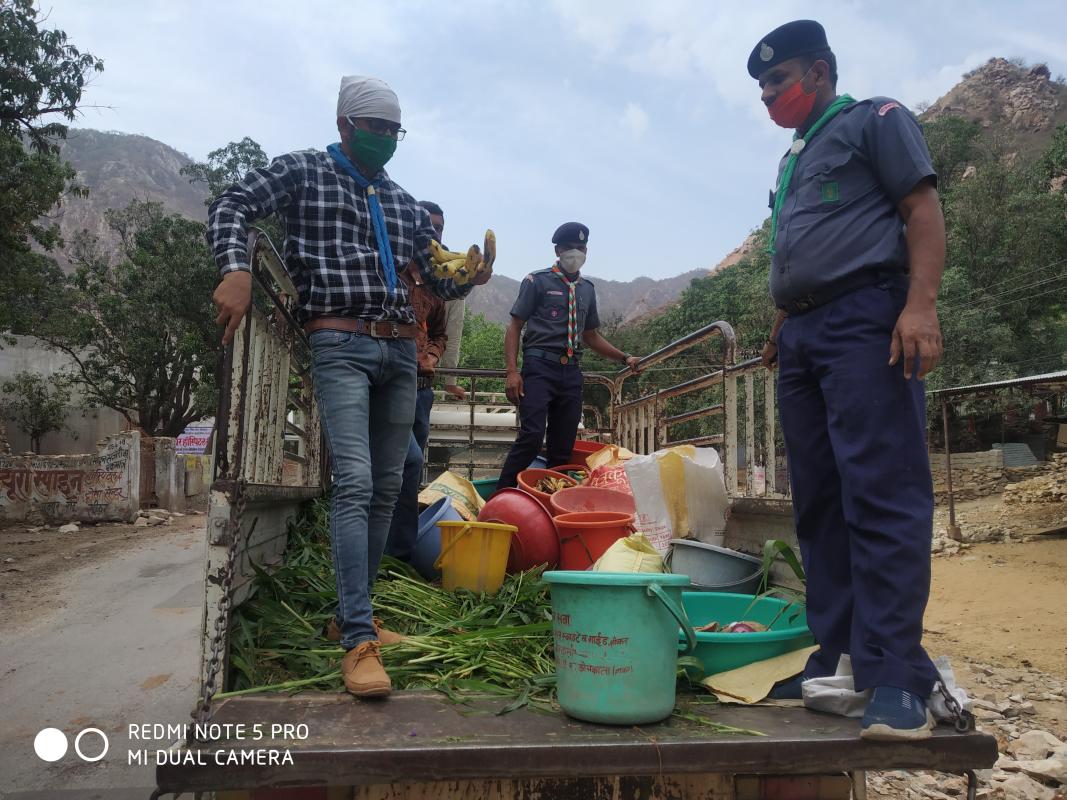 वन्य प्राणियों को लोहागल ई धार्मिक तीर्थ स्थल पर भोजन खराब